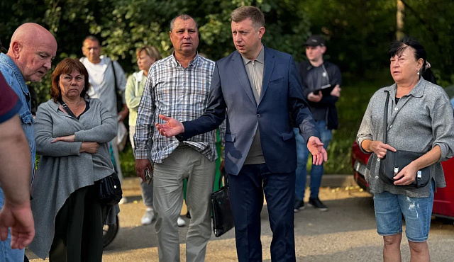 Дмитрий Благов провел обход территории на улице Типографская