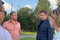 Дмитрий Благов провел обход территории на улице Брусилова