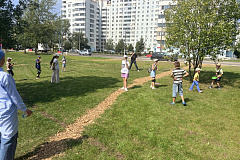 Солнечный день, «летающие тарелки» и отличное настроение в Брусиловском парке!