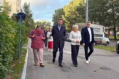 Дмитрий Благов провел обход территории на улице Маршала Савицкого