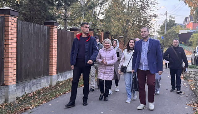 Владимир Сохацкий провел обход территории в деревне Девятское
